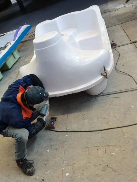 公園游船維護(hù)